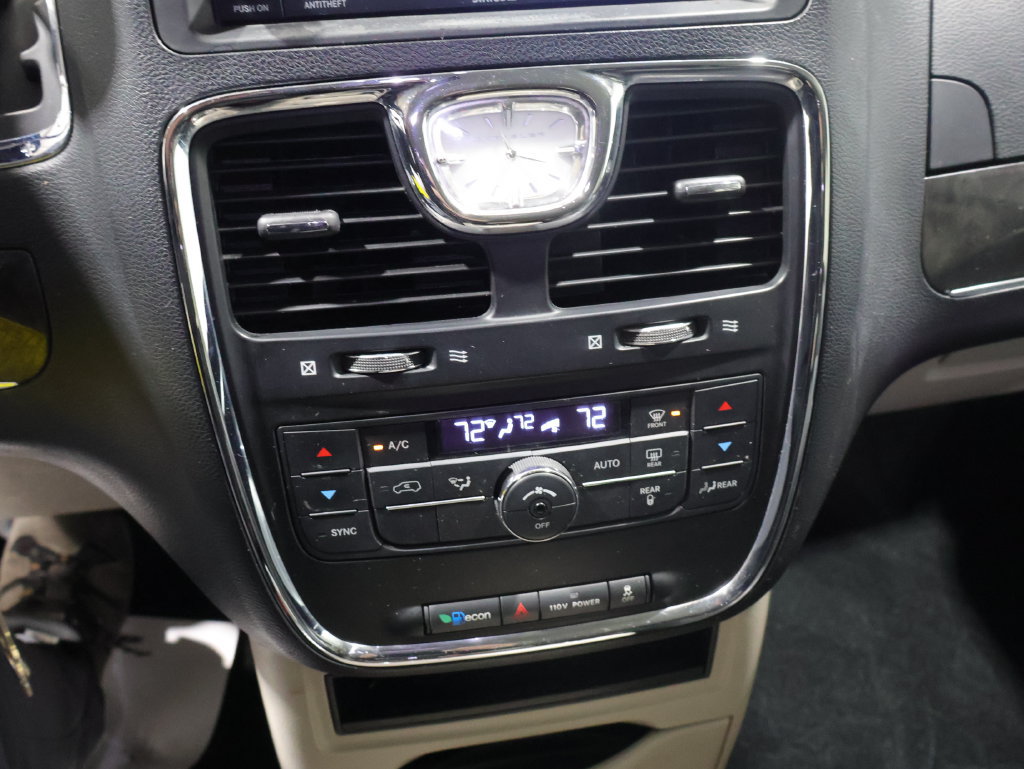 Used 2012 Chrysler Town & Country Touring w/ Entertainment Group #1 FWD image 26