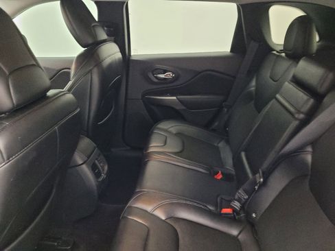 Used 2019 Jeep Cherokee Latitude Plus w/ Comfort/Convenience Group image 18