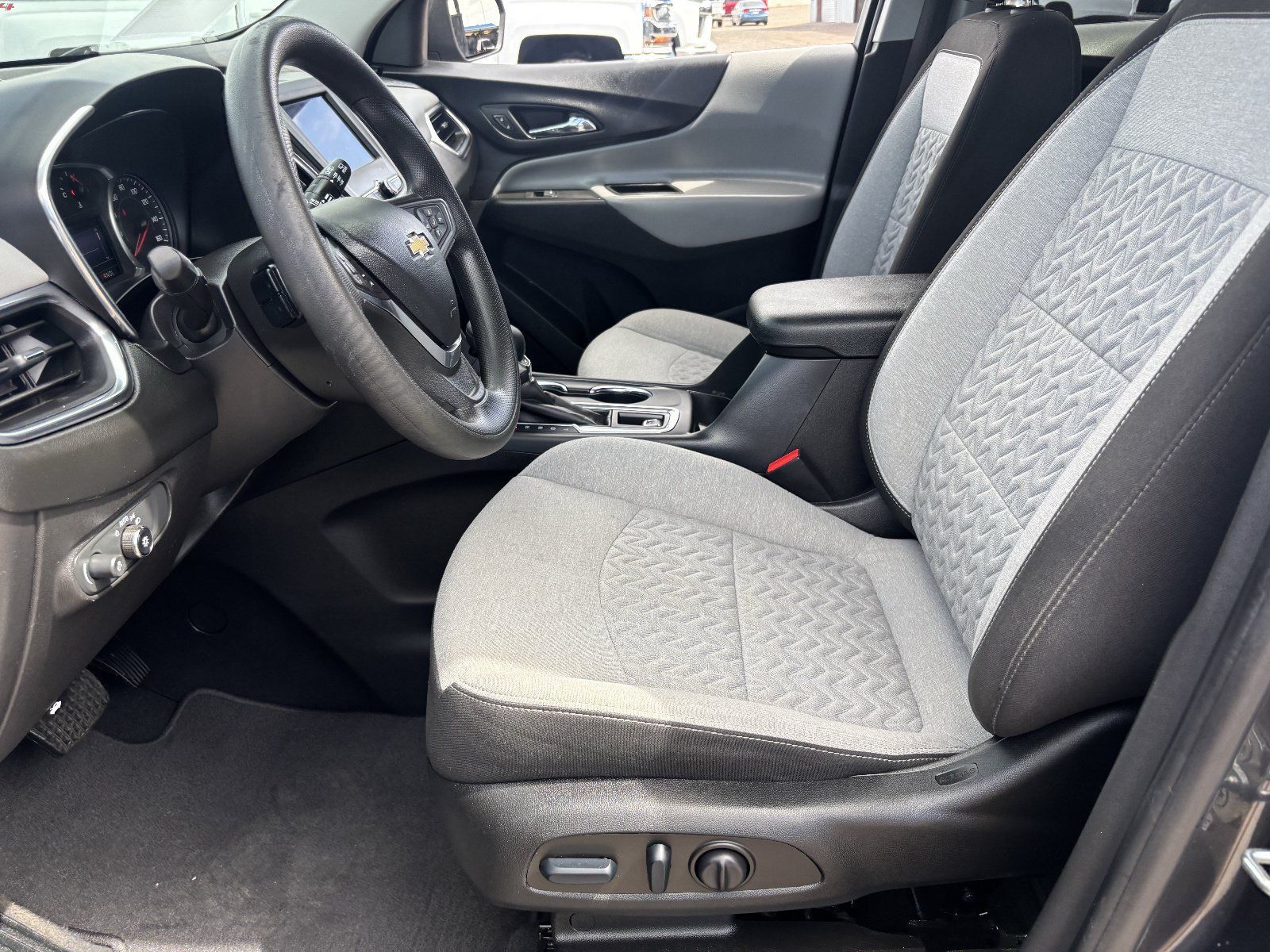 Used 2022 Chevrolet Equinox LS w/ LS Convenience Package FWD image 20