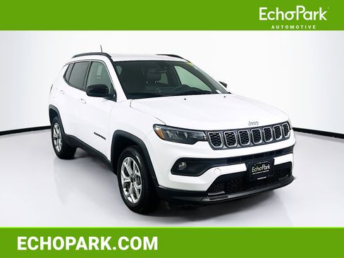 Used 2025 Jeep Compass Latitude image 1