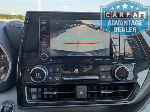 Used 2022 Toyota Highlander XLE AWD/4WD image 8