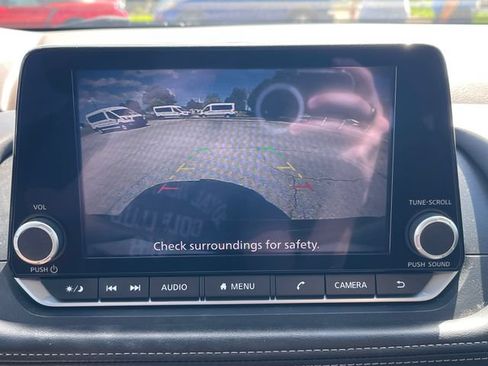 Used 2023 Nissan Rogue S FWD image 18