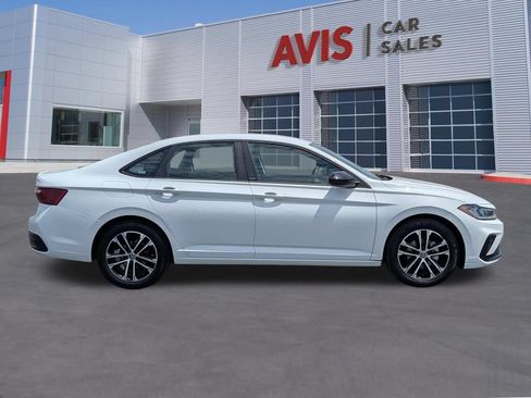 Used 2025 Volkswagen Jetta Sport FWD image 5