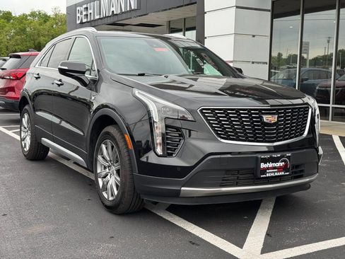 Used 2023 Cadillac XT4 Premium Luxury AWD/4WD image 2