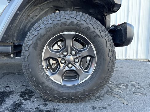 Used 2020 Jeep Gladiator Rubicon w/ Trailer Tow Package image 41