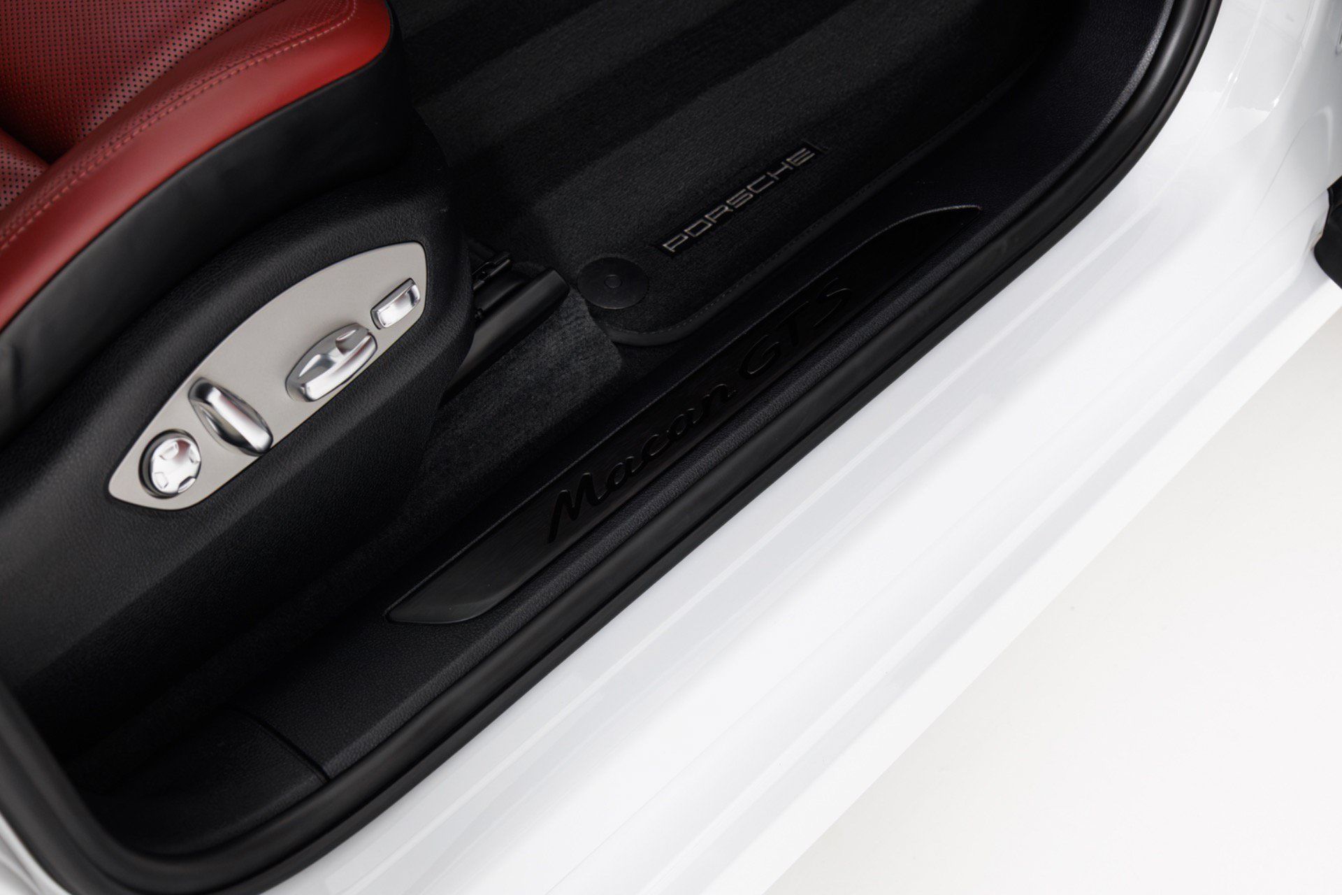 Used 2022 Porsche Macan GTS AWD/4WD image 45