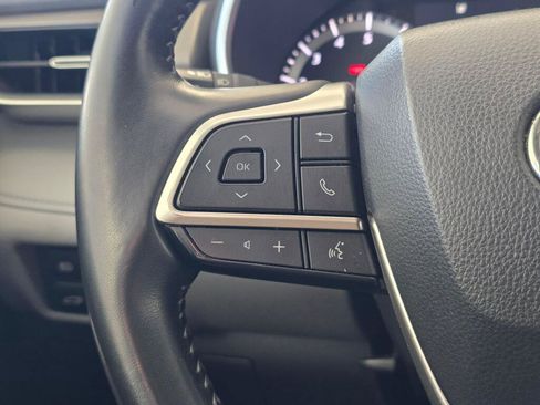 Used 2022 Toyota Highlander XLE AWD/4WD image 25