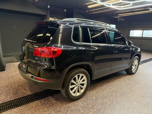 Used 2017 Volkswagen Tiguan Limited w/ Premium Package image 4