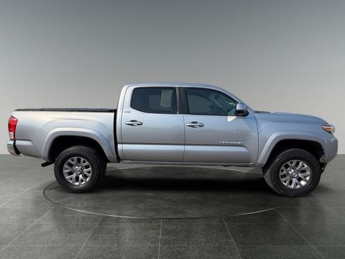 Used 2017 Toyota Tacoma SR5 w/ Tow Package AWD/4WD image 10