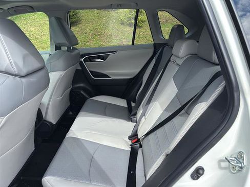 Used 2022 Toyota RAV4 Limited image 16