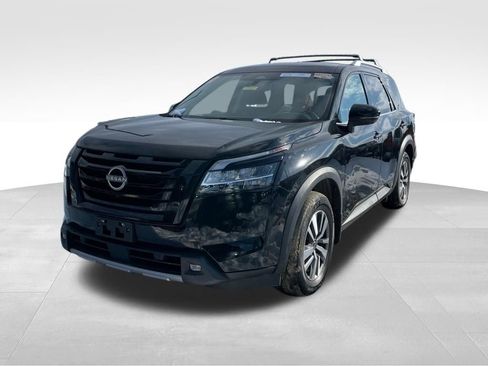 Certified 2023 Nissan Pathfinder SL w/ Black Appearance Package image 2