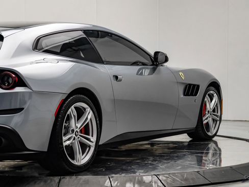 Used 2018 Ferrari GTC4Lusso AWD/4WD image 22