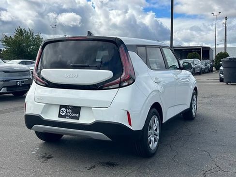 Certified 2024 Kia Soul LX FWD image 9