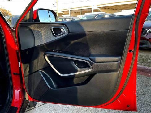 Used 2023 Kia Soul LX image 20