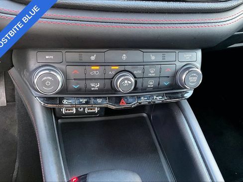 Used 2025 Dodge Durango GT AWD/4WD image 33