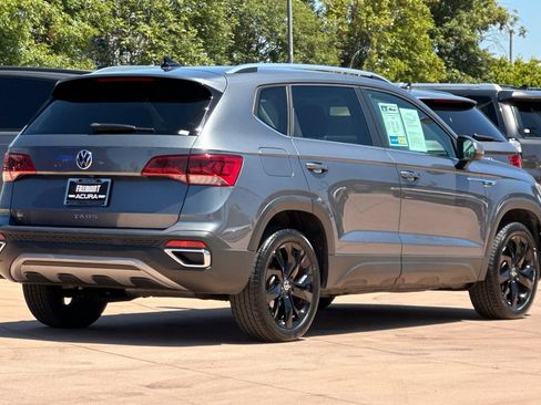Used 2022 Volkswagen Taos SE FWD image 4