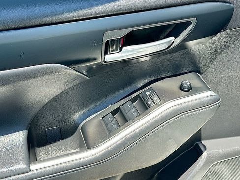 Used 2025 Toyota Highlander XLE AWD/4WD image 21