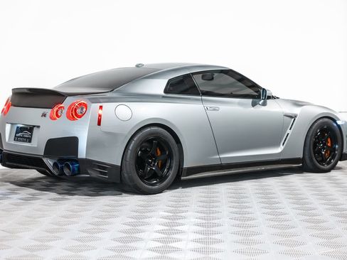 Used 2015 Nissan GT-R Black Edition AWD/4WD image 7