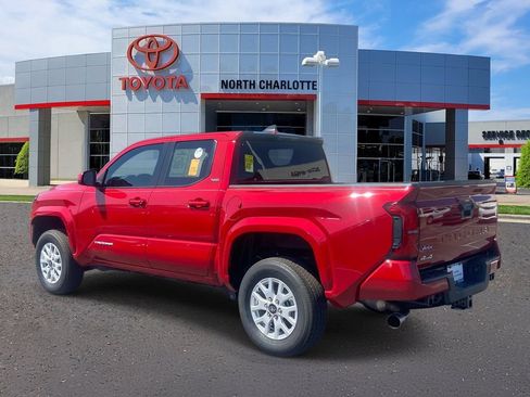 Used 2025 Toyota Tacoma SR5 AWD/4WD image 5