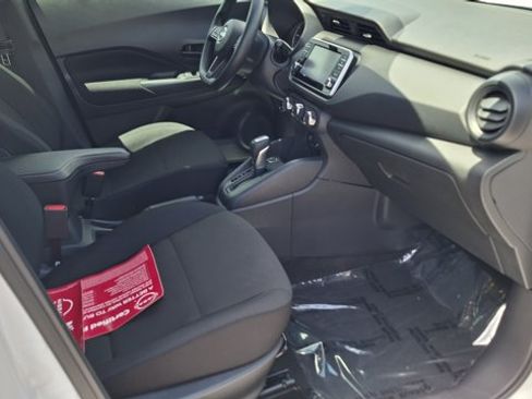 Certified 2025 Nissan Kicks Play S FWD image 22