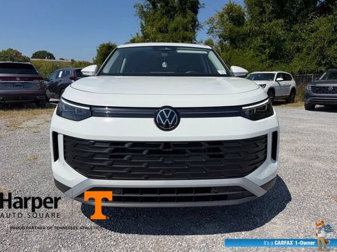 Used 2025 Volkswagen Tiguan SE w/ Panoramic Sunroof Package AWD/4WD image 8