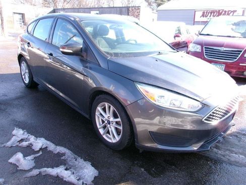 Used 2016 Ford Focus SE FWD image 3