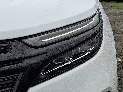 Used 2024 Chevrolet Equinox Premier AWD/4WD image 14