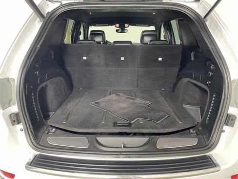 Used 2017 Jeep Grand Cherokee Limited image 18