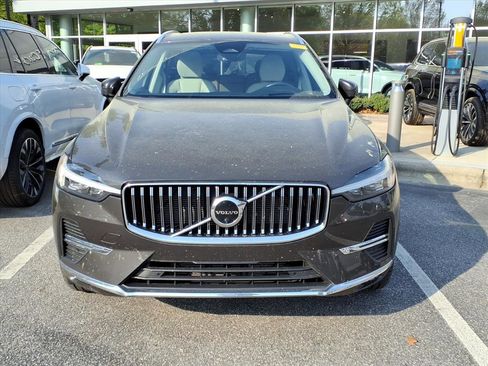 Used 2023 Volvo XC60 B5 Ultimate w/ Climate Package image 2