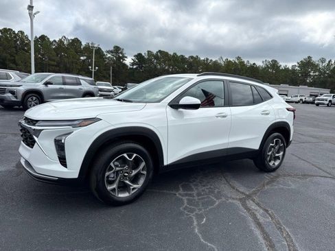 New 2025 Chevrolet Trax LT w/ Driver Confidence Package image 7