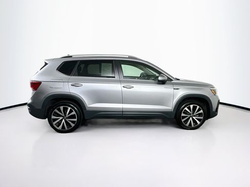 Used 2024 Volkswagen Taos SE FWD image 10