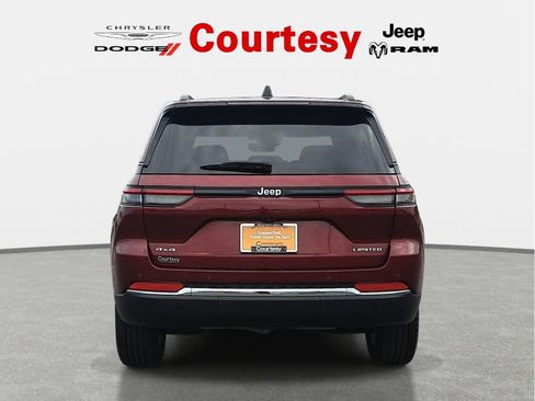 Certified 2024 Jeep Grand Cherokee Limited AWD/4WD image 5