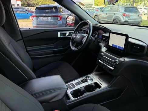 Used 2020 Ford Explorer XLT image 14