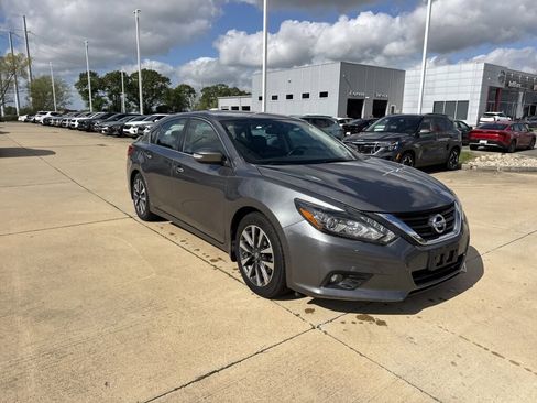 Used 2016 Nissan Altima 2.5 SL w/ 2.5 Technology w/LED Package image 12