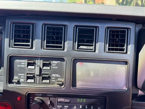 Used 1988 Chevrolet Corvette Convertible RWD image 27