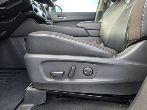 Used 2024 Nissan Pathfinder SL image 19