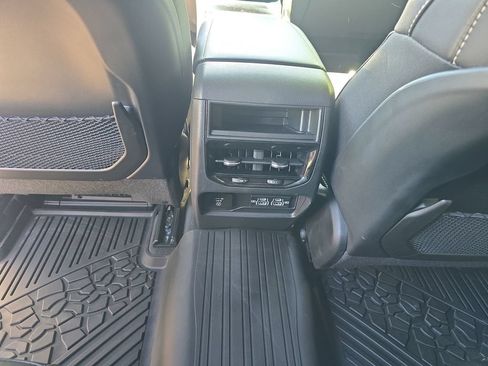 Used 2024 Jeep Grand Cherokee Altitude AWD/4WD image 26