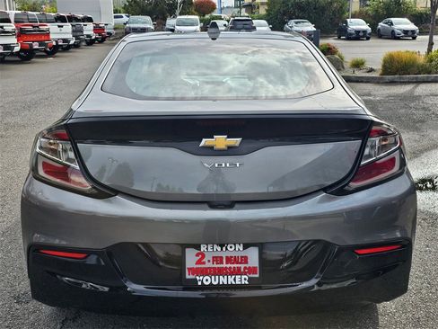 Used 2017 Chevrolet Volt LT w/ Comfort Package image 6