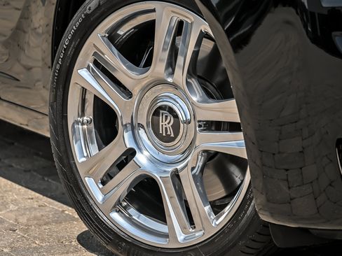 Used 2015 Rolls-Royce Ghost RWD image 3