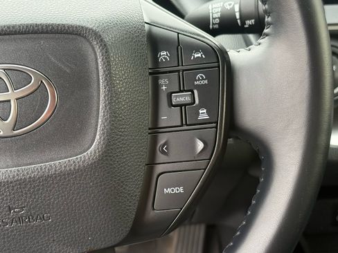 Used 2025 Toyota Prius LE FWD image 18