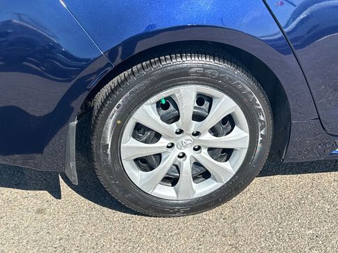Used 2022 Toyota Corolla LE image 40