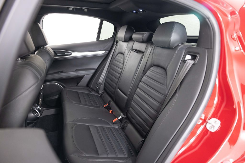 Used 2023 Alfa Romeo Stelvio Veloce AWD/4WD image 32