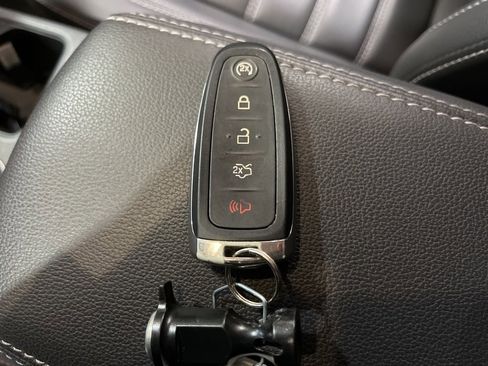 Used 2019 Ford Escape SEL image 30