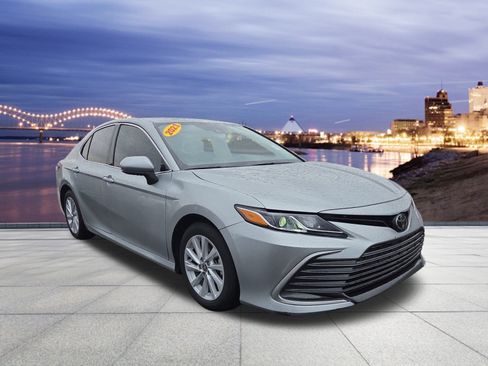 Used 2023 Toyota Camry LE image 4