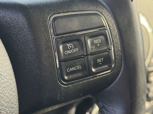 Used 2018 Jeep Wrangler Unlimited Sahara image 22