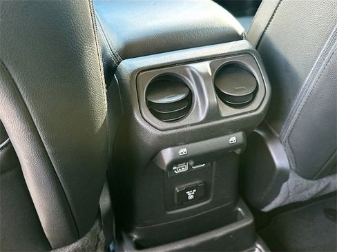 Used 2022 Jeep Wrangler Unlimited Sahara image 24