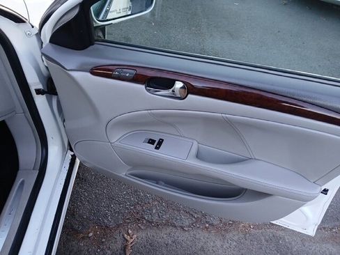 Used 2010 Buick Lucerne CXL image 14