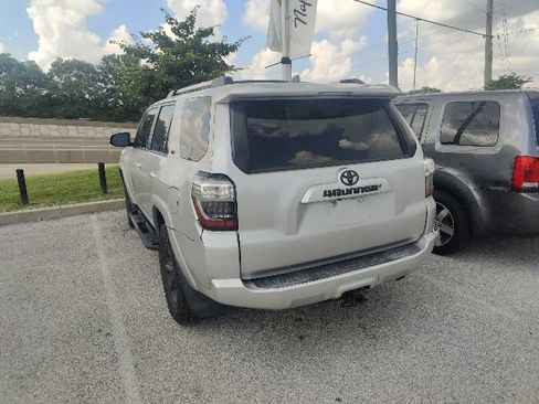 Used 2019 Toyota 4Runner SR5 RWD image 8