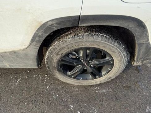 Used 2022 GMC Terrain AT4 image 12