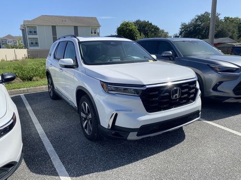 Used 2025 Honda Pilot Touring image 15